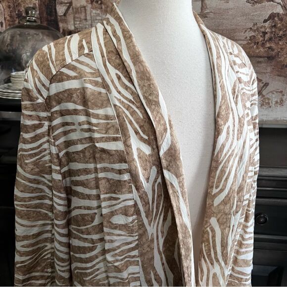 Chicos White & Tan Open Blazer size 2 (L/12) - Picture 3 of 6